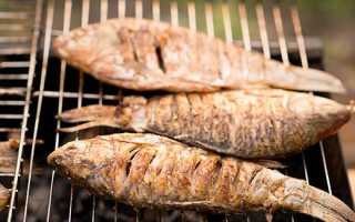 Как приготовить карася с хрустящей корочкой на мангале